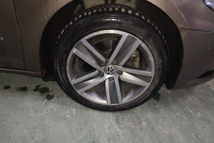 Used Volkswagen FAW-Volkswagen CC 2013 1.8TSI Luxury Model Right Front Wheel Hub