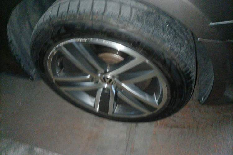 Used Volkswagen FAW-Volkswagen CC 2013 1.8TSI Luxury Model Right Front Wheel Hub