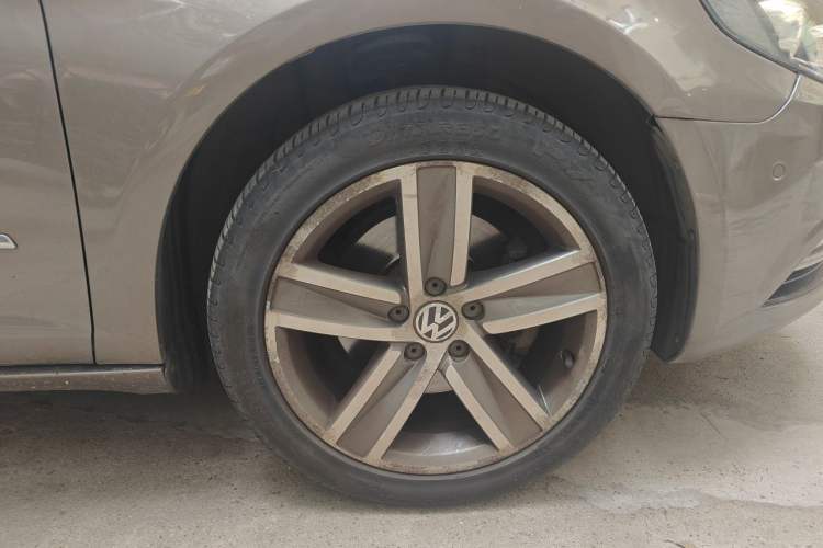 Used Volkswagen FAW-Volkswagen CC 2013 1.8TSI Luxury Model Right Front Wheel Hub