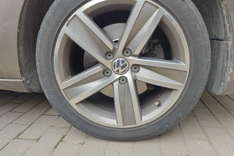 Used Volkswagen FAW-Volkswagen CC 2013 1.8TSI Luxury Model Right Front Wheel Hub