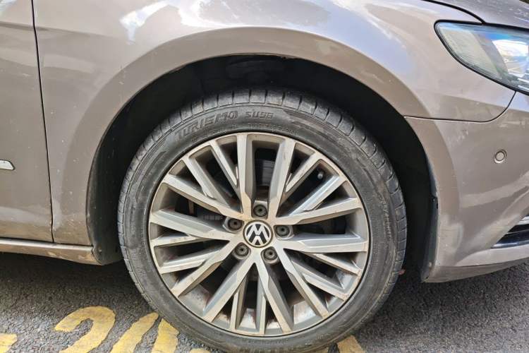Used Volkswagen FAW-Volkswagen CC 2013 2.0 TSI Ultimate Model Right Front Wheel Hub
