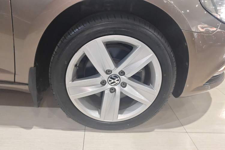 Used Volkswagen FAW-Volkswagen CC 2013 1.8TSI Prestige Model Right Rear Wheel Hub