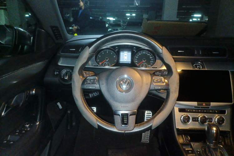Used Volkswagen FAW-Volkswagen CC 2013 1.8TSI Luxury Model Steering Wheel