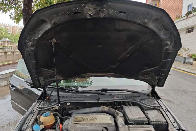 Used Volkswagen FAW-Volkswagen CC 2015 2.0 TSI Ultimate Model Engine Bay