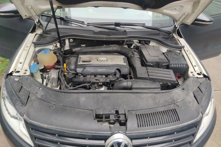 Used Volkswagen FAW-Volkswagen CC 2015 1.8TSI Luxury Model Engine Bay