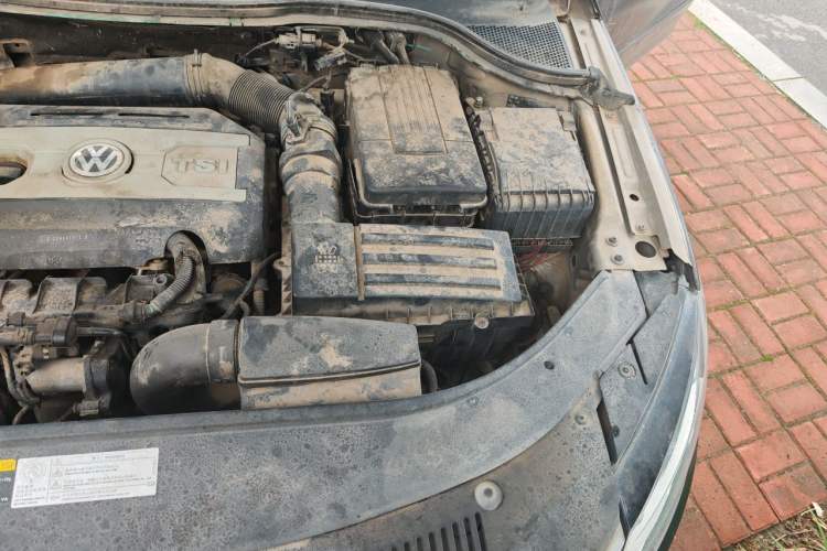 Used Volkswagen FAW-Volkswagen CC 2015 2.0 TSI Luxury Model Engine Bay Left