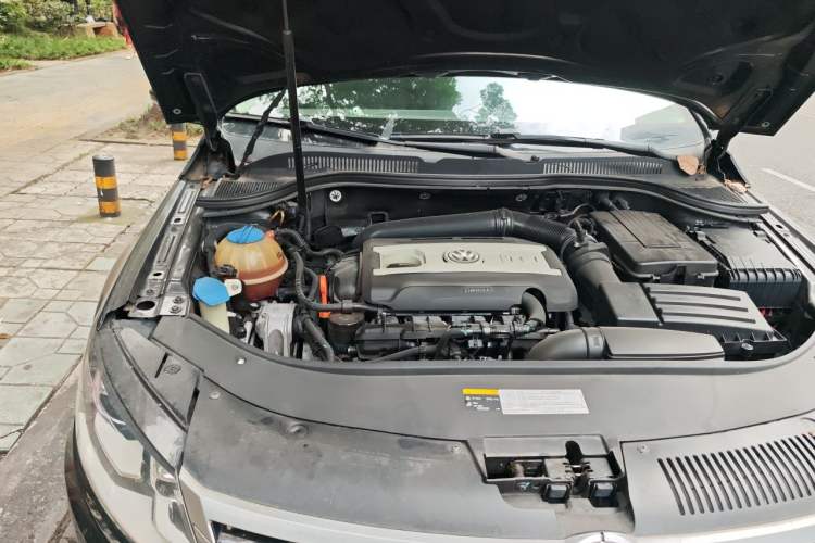 Used Volkswagen FAW-Volkswagen CC 2015 2.0 TSI Ultimate Model Engine Bay Right