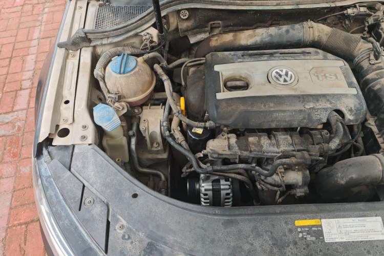 Used Volkswagen FAW-Volkswagen CC 2015 2.0 TSI Luxury Model Engine Bay Right