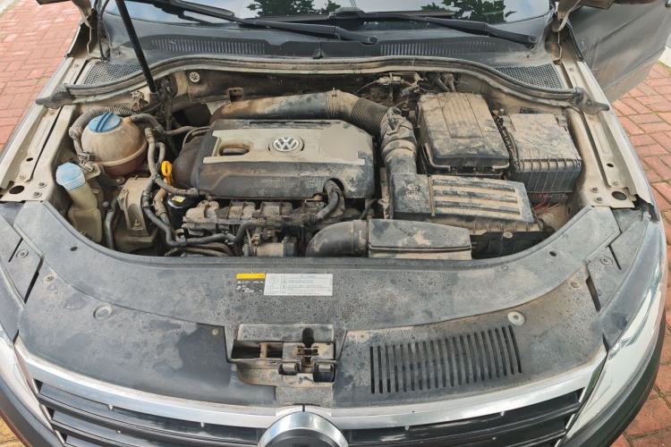 Used Volkswagen FAW-Volkswagen CC 2015 2.0 TSI Luxury Model Engine Bay