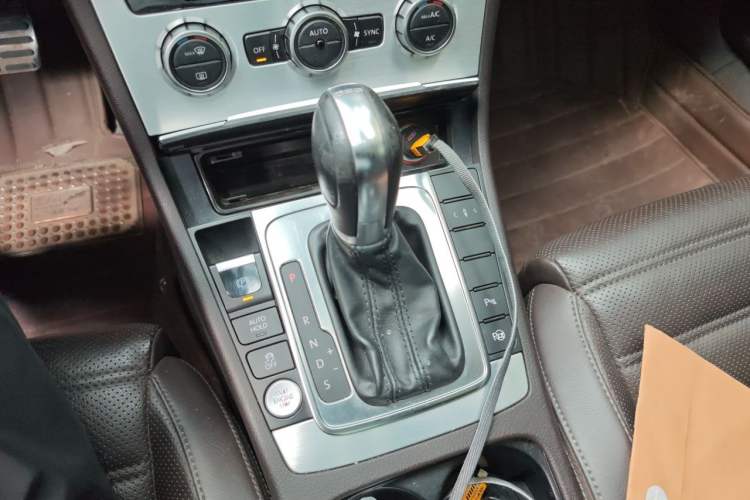 Used Volkswagen FAW-Volkswagen CC 2015 2.0 TSI Ultimate Model Gear Lever