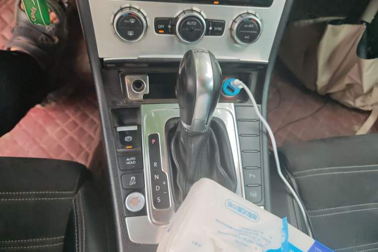 Used Volkswagen FAW-Volkswagen CC 2015 2.0 TSI Luxury Model Gear Lever
