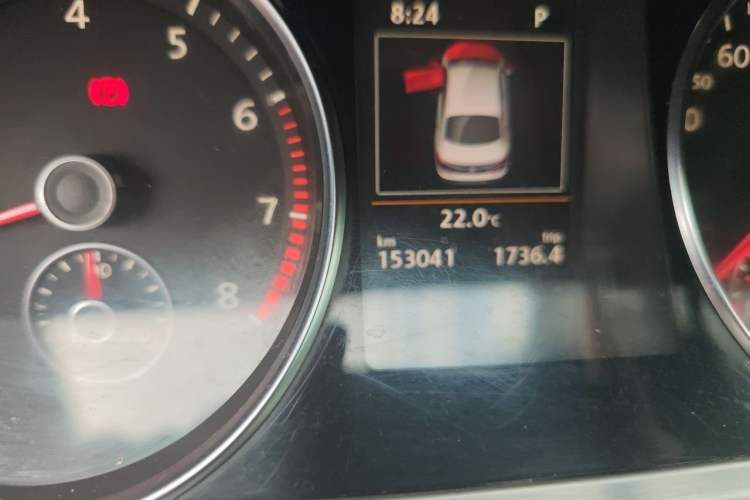 Used Volkswagen FAW-Volkswagen CC 2015 2.0 TSI Luxury Model Odometer Close Up