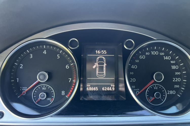 Used Volkswagen FAW-Volkswagen CC 2015 1.8TSI Prestige Model Odometer Close Up