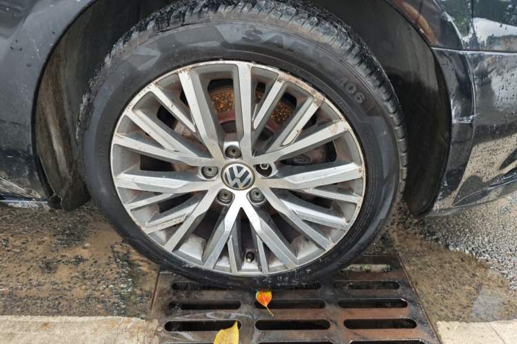 Used Volkswagen FAW-Volkswagen CC 2015 2.0 TSI Ultimate Model Right Front Wheel Hub