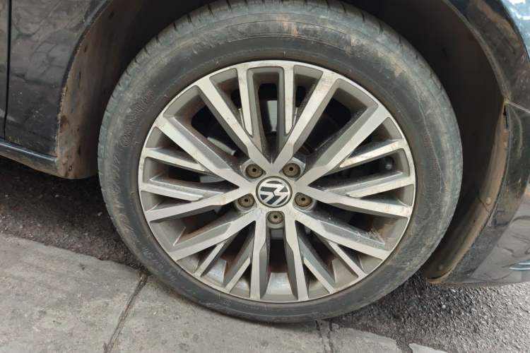 Used Volkswagen FAW-Volkswagen CC 2015 2.0 TSI Ultimate Model Right Front Wheel Hub