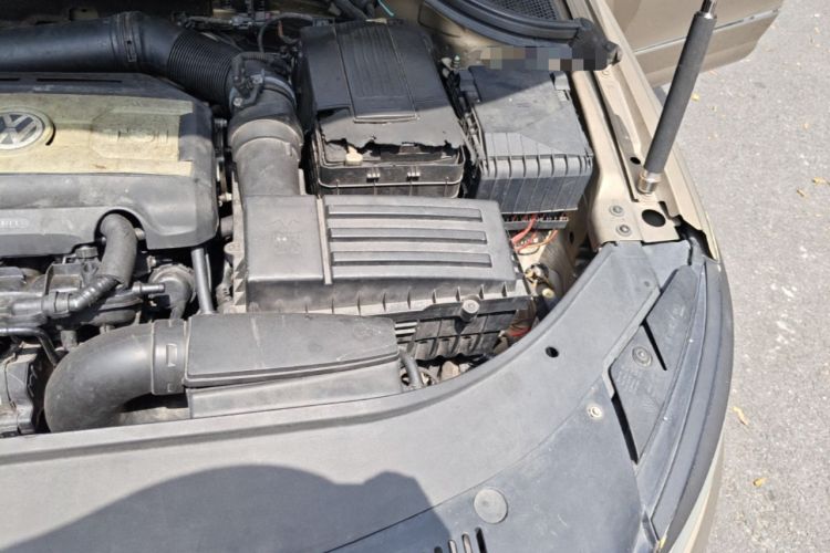 Used Volkswagen FAW-Volkswagen CC 2015 2.0 TSI Luxury Model Engine Bay Left