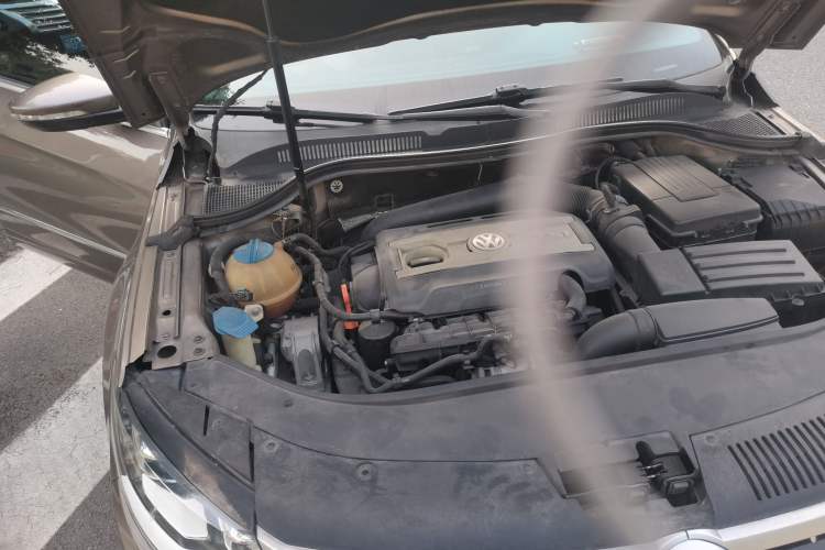 Used Volkswagen FAW-Volkswagen CC 2015 1.8TSI Luxury Model Engine Bay Right