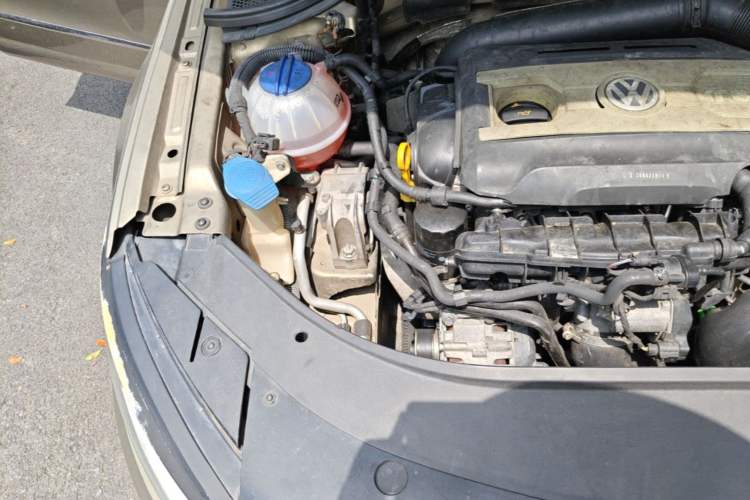 Used Volkswagen FAW-Volkswagen CC 2015 2.0 TSI Luxury Model Engine Bay Right