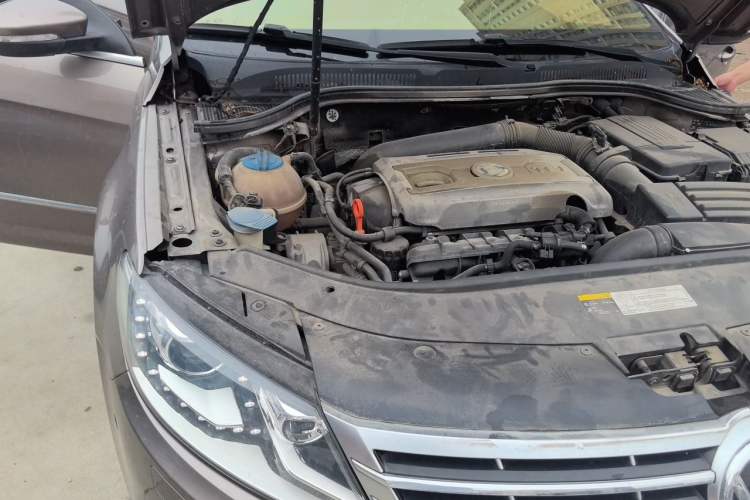 Used Volkswagen FAW-Volkswagen CC 2015 1.8TSI Luxury Model Engine Bay Right