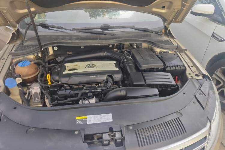 Used Volkswagen FAW-Volkswagen CC 2015 2.0 TSI Luxury Model Engine Bay