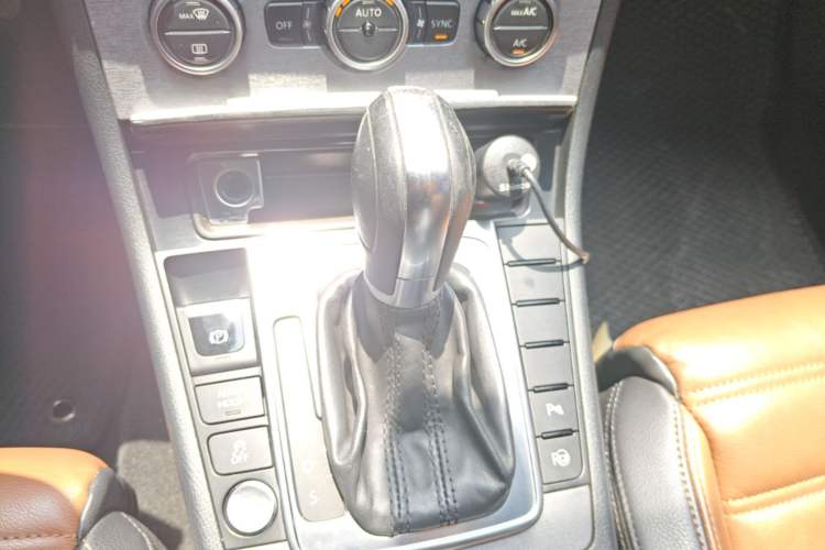 Used Volkswagen FAW-Volkswagen CC 2015 2.0 TSI Luxury Model Gear Lever