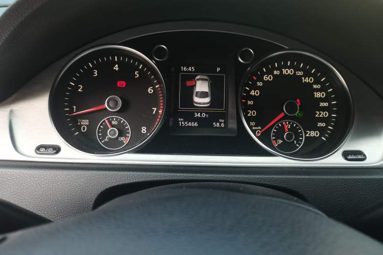 Used Volkswagen FAW-Volkswagen CC 2015 1.8TSI Luxury Model Odometer Close Up