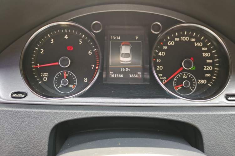 Used Volkswagen FAW-Volkswagen CC 2015 2.0 TSI Luxury Model Odometer Close Up