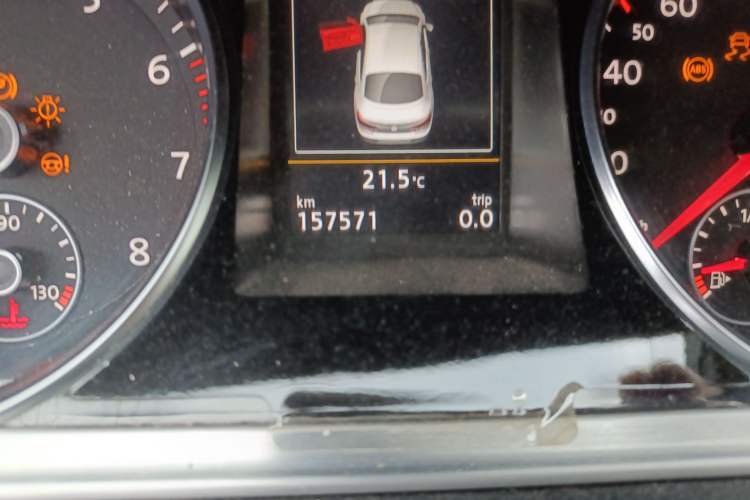 Used Volkswagen FAW-Volkswagen CC 2015 2.0 TSI Luxury Model Odometer Close Up