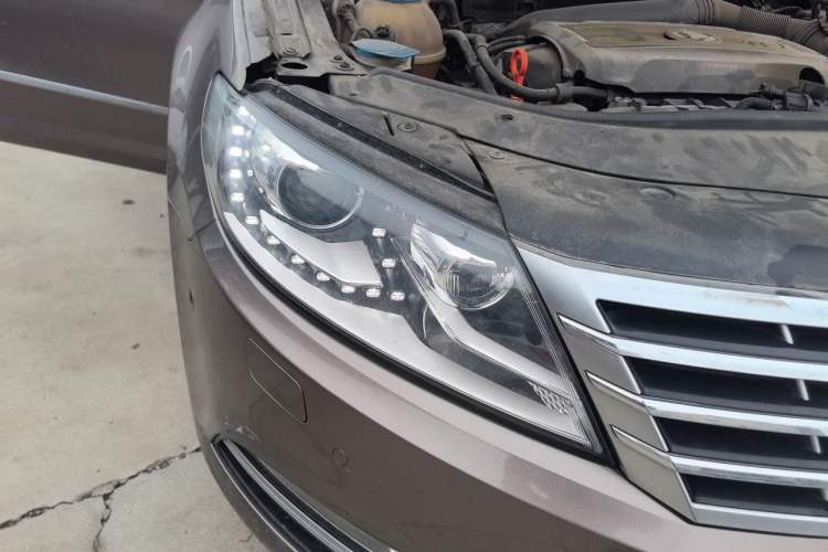 Used Volkswagen FAW-Volkswagen CC 2015 1.8TSI Luxury Model Right Front Headlight