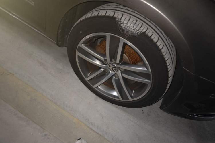 Used Volkswagen FAW-Volkswagen CC 2015 1.8TSI Luxury Model Right Front Wheel Hub