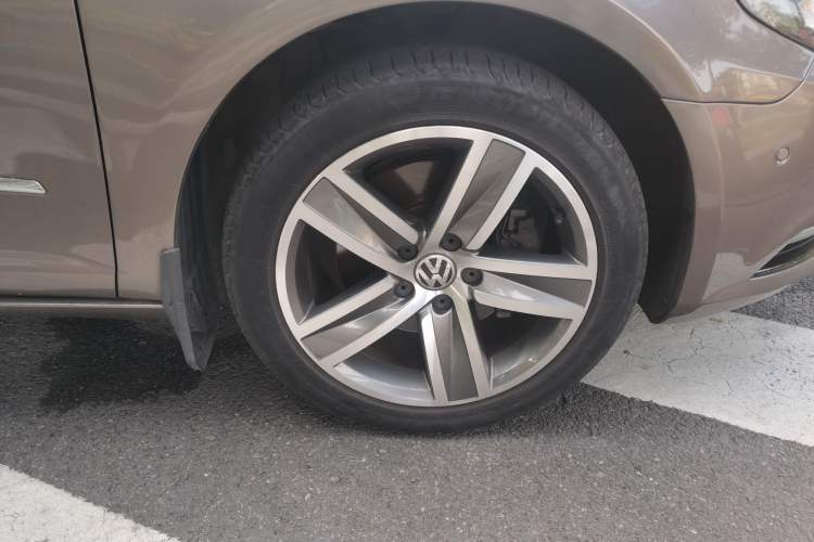 Used Volkswagen FAW-Volkswagen CC 2015 1.8TSI Luxury Model Right Front Wheel Hub