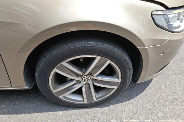 Used Volkswagen FAW-Volkswagen CC 2015 2.0 TSI Luxury Model Right Front Wheel Hub