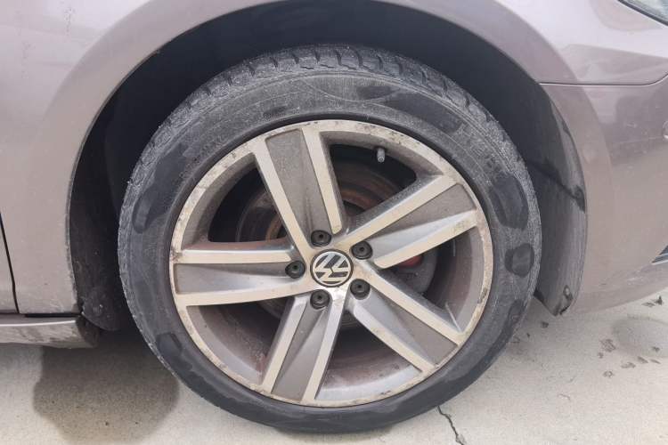 Used Volkswagen FAW-Volkswagen CC 2015 1.8TSI Luxury Model Right Front Wheel Hub