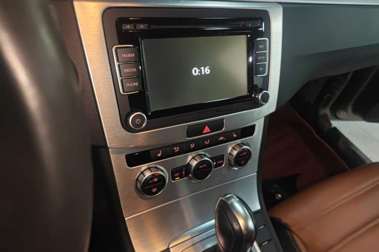 Used Volkswagen FAW-Volkswagen CC 2015 2.0 TSI Luxury Model Audio And AC Panel