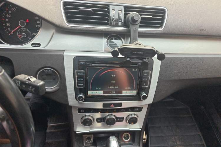 Used Volkswagen FAW-Volkswagen CC 2015 2.0 TSI Ultimate Model Audio And AC Panel