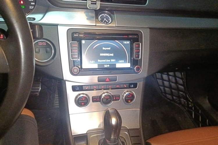 Used Volkswagen FAW-Volkswagen CC 2015 1.8TSI Luxury Model Audio And AC Panel