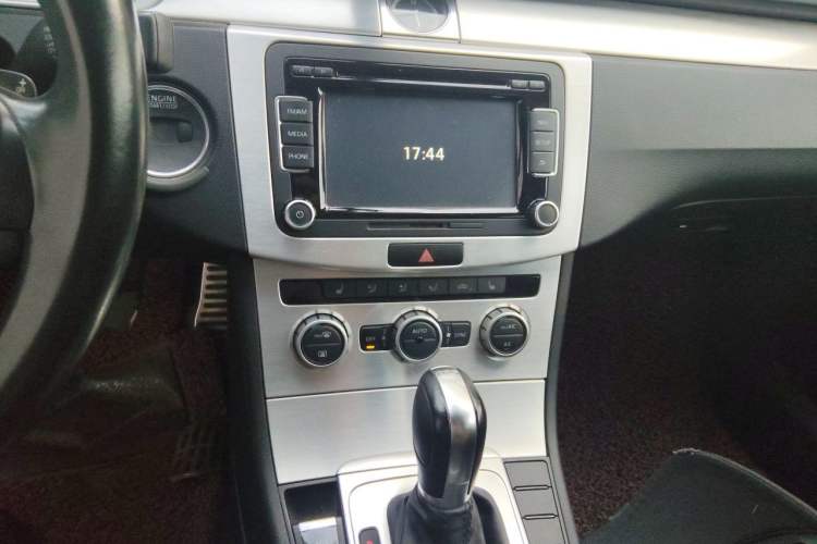 Used Volkswagen FAW-Volkswagen CC 2015 1.8TSI Luxury Model Audio And AC Panel