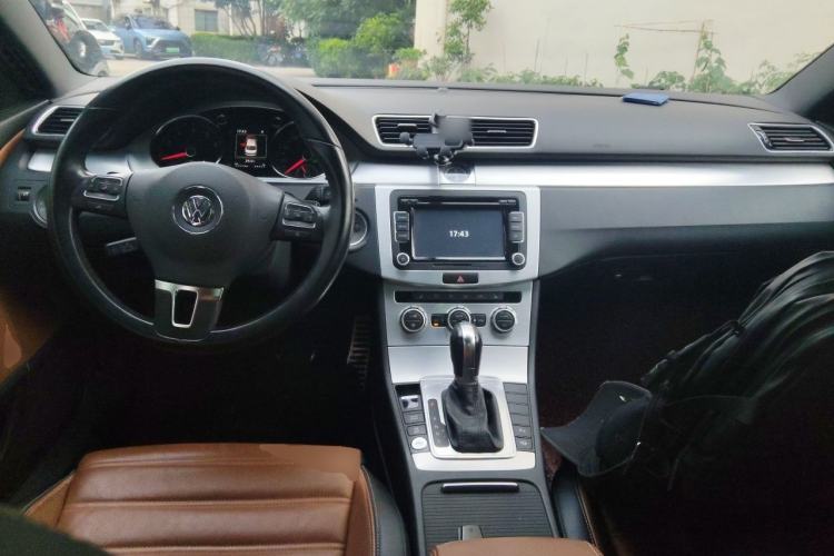Used Volkswagen FAW-Volkswagen CC 2015 1.8TSI Luxury Model Center Console