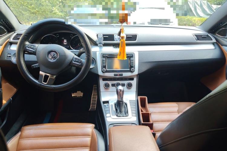 Used Volkswagen FAW-Volkswagen CC 2015 1.8TSI Luxury Model Center Console