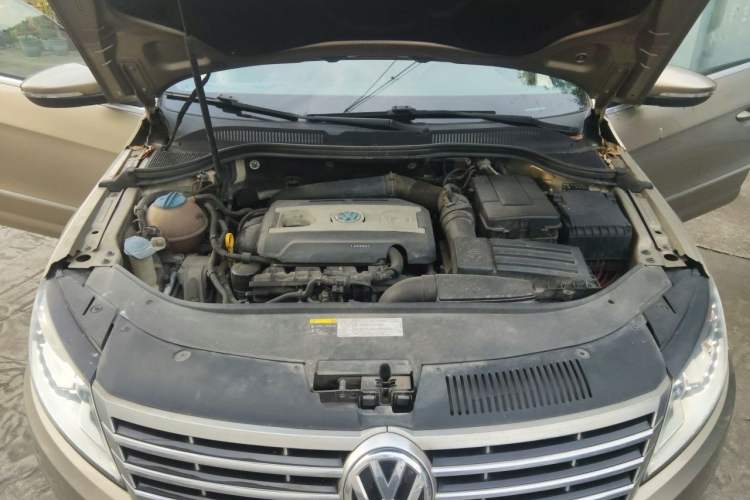 Used Volkswagen FAW-Volkswagen CC 2015 1.8TSI Luxury Model Engine Bay