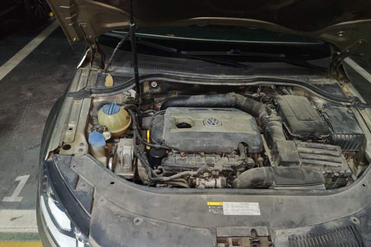 Used Volkswagen FAW-Volkswagen CC 2015 1.8TSI Luxury Model Engine Bay Right
