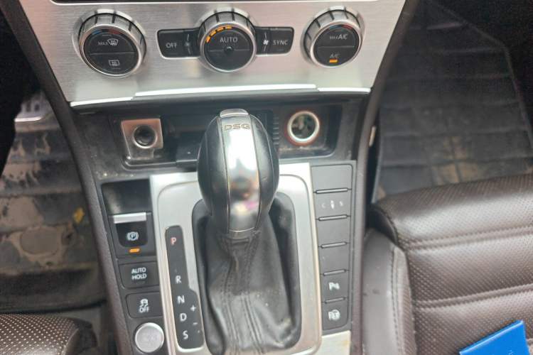 Used Volkswagen FAW-Volkswagen CC 2015 2.0 TSI Ultimate Model Gear Lever