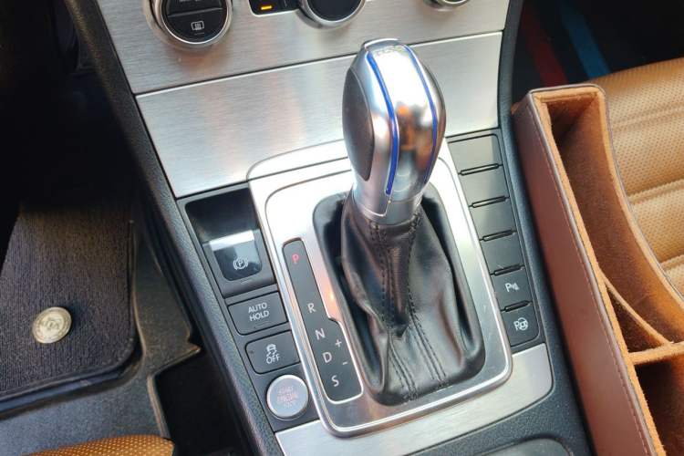 Used Volkswagen FAW-Volkswagen CC 2015 1.8TSI Luxury Model Gear Lever