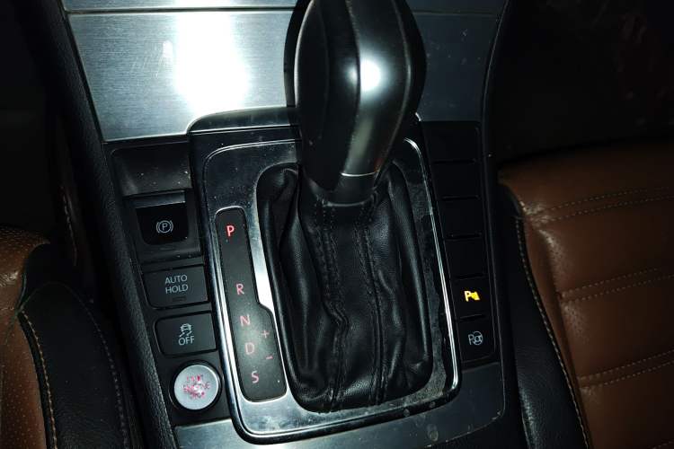 Used Volkswagen FAW-Volkswagen CC 2015 1.8TSI Luxury Model Gear Lever