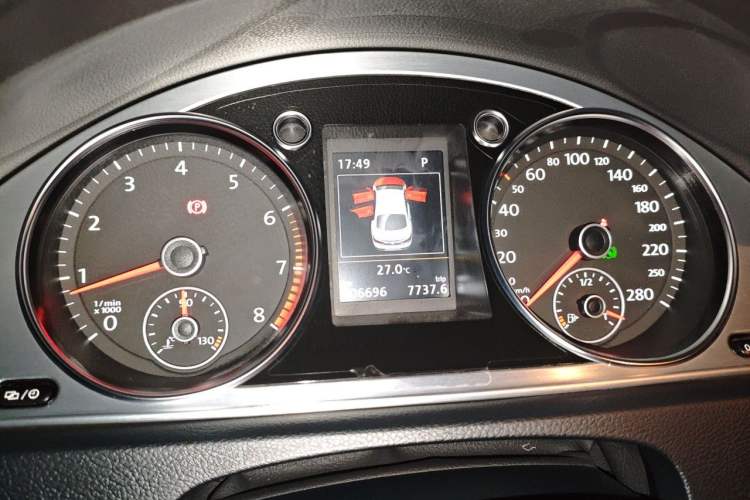 Used Volkswagen FAW-Volkswagen CC 2015 1.8TSI Luxury Model Instrument Cluster
