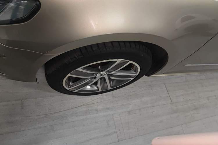 Used Volkswagen FAW-Volkswagen CC 2015 2.0 TSI Luxury Model Left Front Wheel Hub