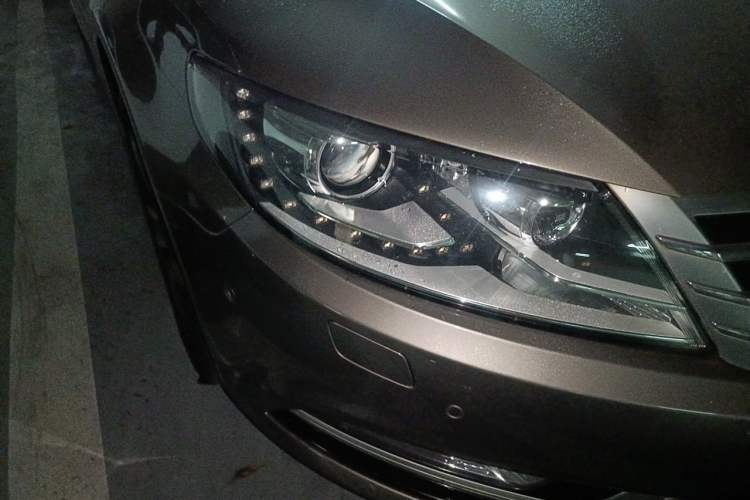 Used Volkswagen FAW-Volkswagen CC 2015 1.8TSI Luxury Model Right Front Headlight