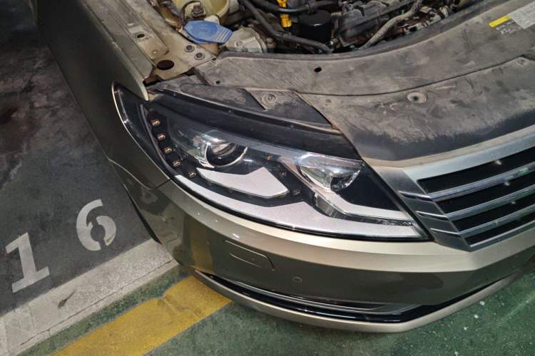 Used Volkswagen FAW-Volkswagen CC 2015 1.8TSI Luxury Model Right Front Headlight