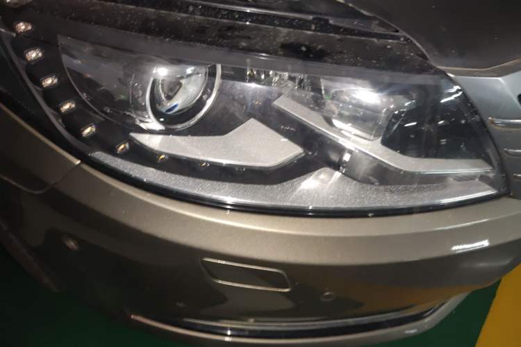 Used Volkswagen FAW-Volkswagen CC 2015 1.8TSI Luxury Model Right Front Headlight