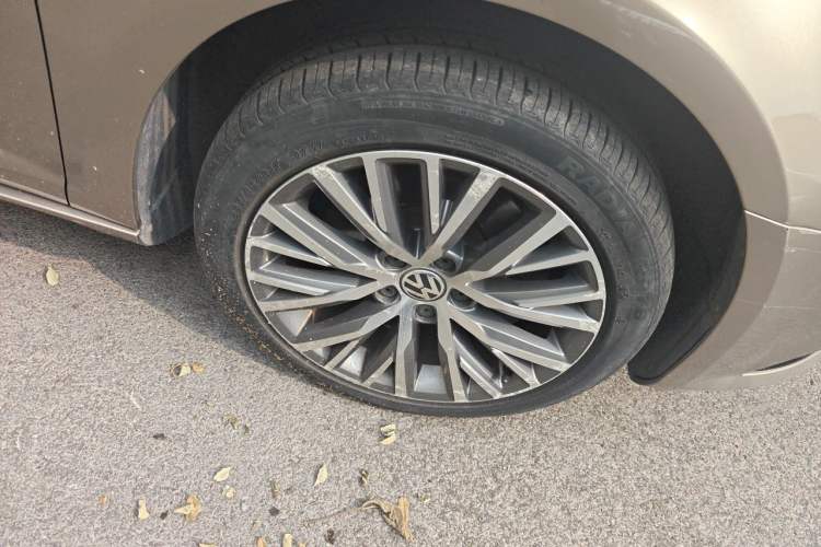 Used Volkswagen FAW-Volkswagen CC 2015 2.0 TSI Ultimate Model Right Front Wheel Hub